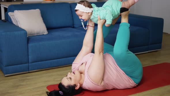 Weight Loss of the Body of a Young Mother alt