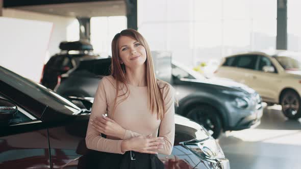 Portrait of Charming Happy Woman Customer Female Buyer Client in Prop Up Chin alt