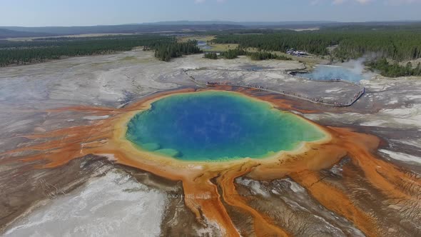 Camera circles the Grand Prismatic Spring in Yellowstone National Park alt