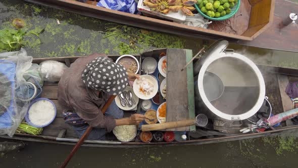 Damnoen Saduak Floating Market or Amphawa. Local people sell fruits, traditional food on boats alt