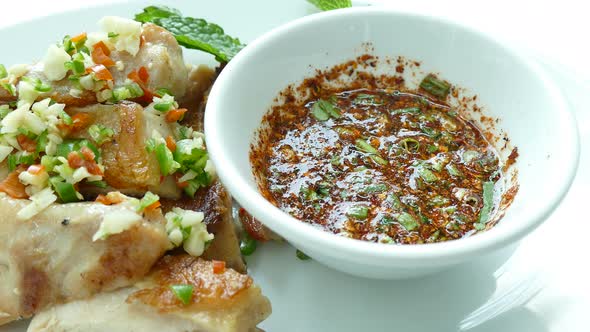 Grilled chicken with sauce alt