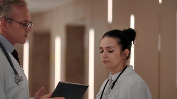 Young Female Therapist and Mature Male Doctor Therapist Discuss the Medical Problem alt