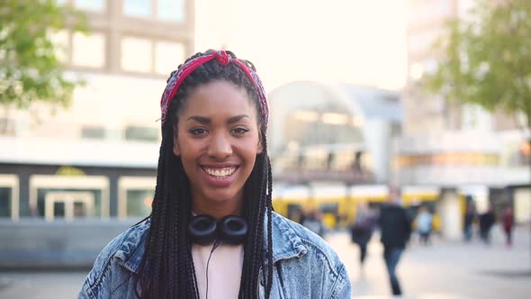 Black young woman portrait in Berlin alt