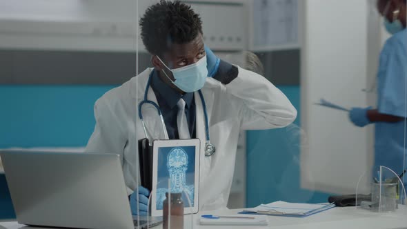 Healthcare Specialist Holdind x Ray on Tablet alt