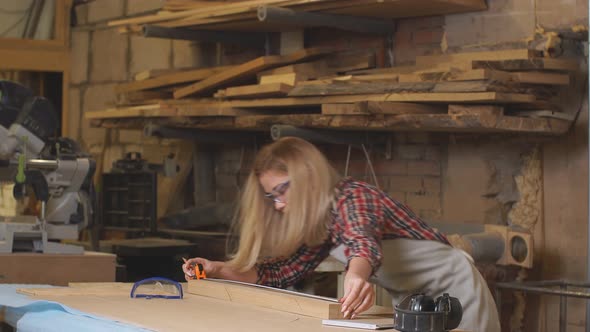 Awesome Worker of Factory alt