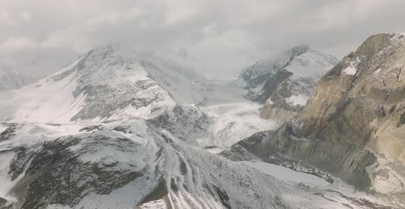 Take a look around the scenic surroundings of the Pasu Glacier. Down-looking view of the stunning Pa alt