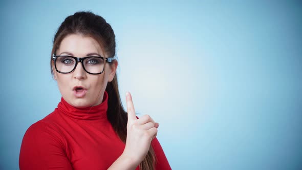 Woman Say No, Disagree Sign  alt