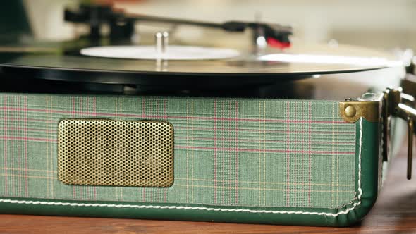 Vinyl Disk Closeup alt