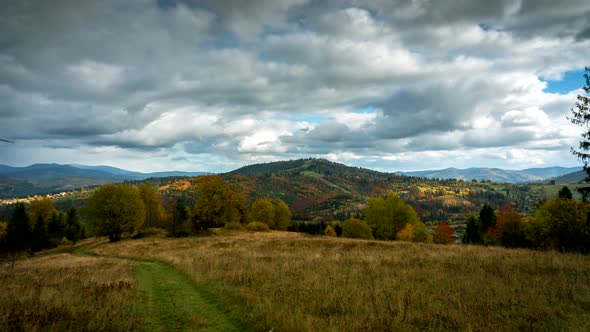 Autumn scenery in the mountains. alt