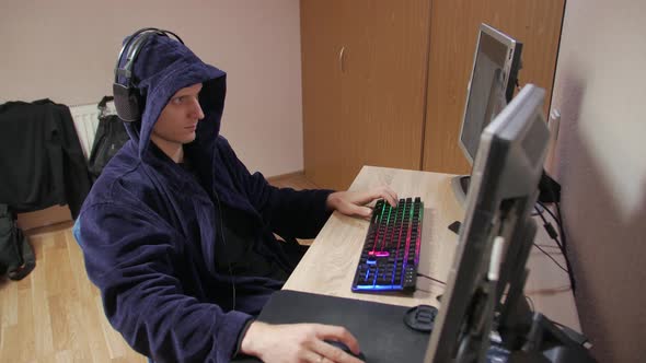 Man Playing On The Computer alt