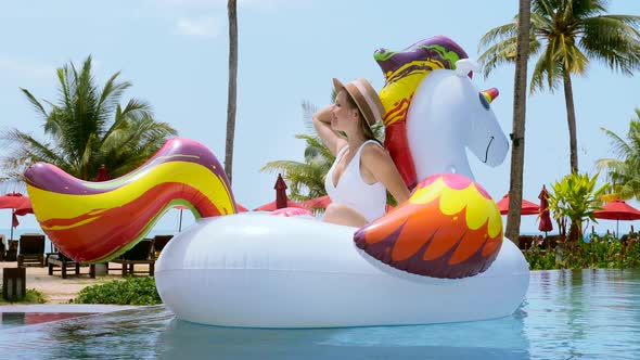Young Happy Woman on Summer Vacation in Tropical Resort alt