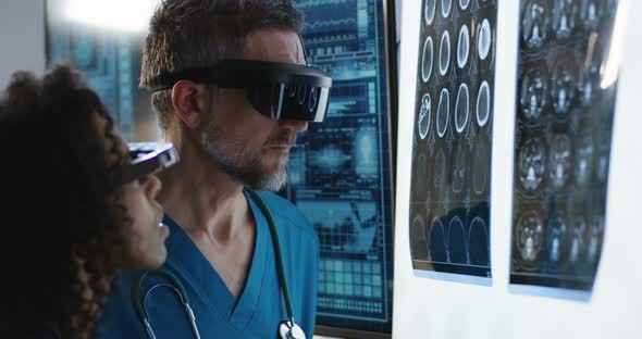 Doctors Discussing Results of Brain Scan alt