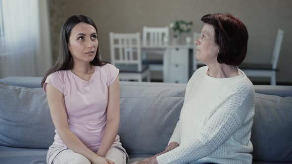 Daughter Shares Problems with Mother alt