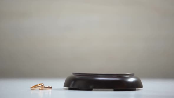 Wedding Rings on Table, Gavel Striking on Sound Block, Divorce Procedure, Court alt