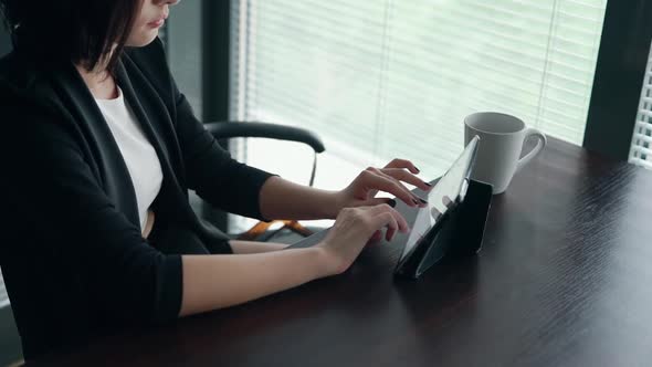 Business Lady Sitting Behind Desk Using Tablet To Type Working Message alt