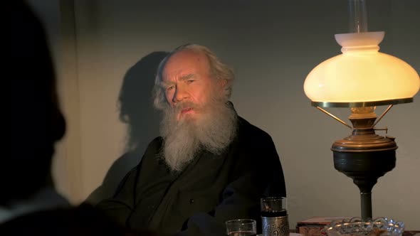 Clapping with slate board and acting alt