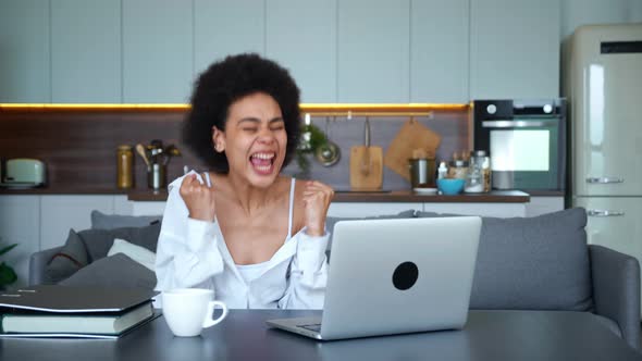 Young African American Woman Student Freelance Worker Looks at the Monitor Screen and Suddenly alt