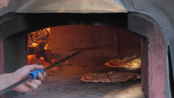 Chef Cooking Italian Neapolita Pizza in Oven with Flame Fire Wood Strove Margarita in Cafe alt