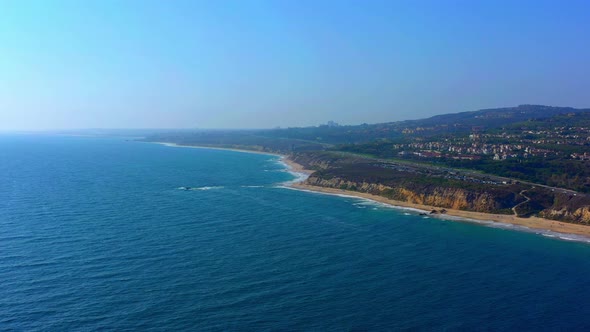 Right panning shot of Laguna Beach California. alt