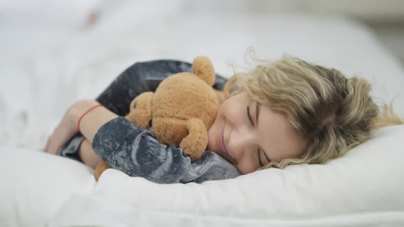 Closeup Portrait of Happy Relaxed Smiling Woman Sleeping Lying in White Comfortable Cozy Bed in the alt