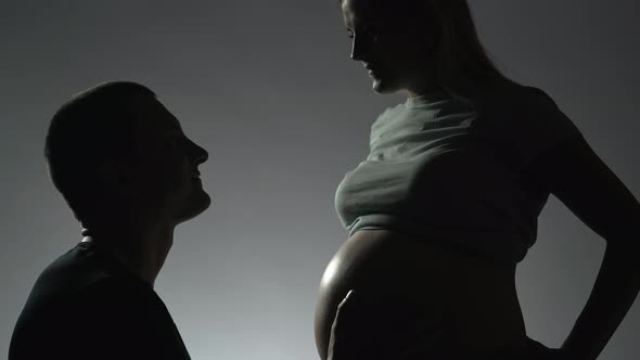 Young Pregnant Happy Couple alt