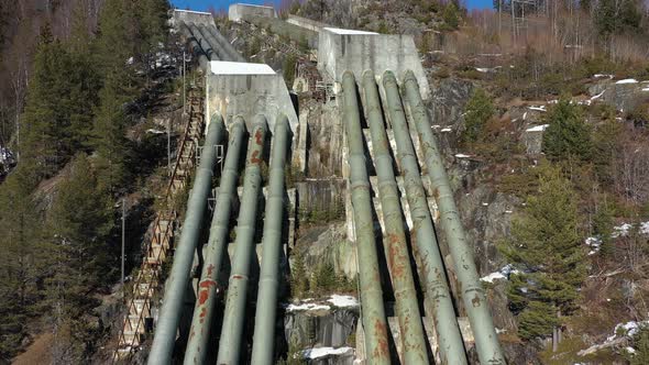 Huge pipelines leading water down hillside from Tunhovd dam into Statkraft hydroelectric powerplant alt