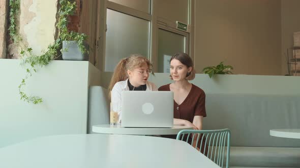 Charming Confident Female Business Team Gathering and Brainstorming in Coffee Shop alt