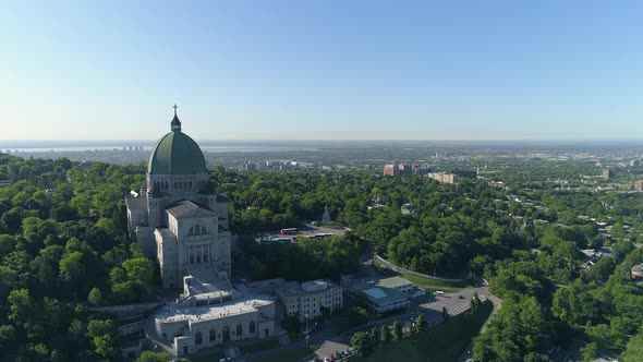 Aerial of Saint Joseph's Oratory, in Montreal alt