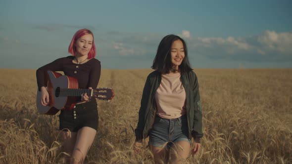 Carefree Females Enjoy Summer Vacations in Nature alt