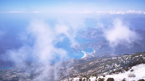Drone view on world famous paragliding spot in Oludeniz, Fethiye, Turkey alt