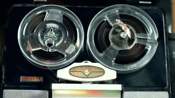 Vintage Reel To Reel Tape Recorder. alt