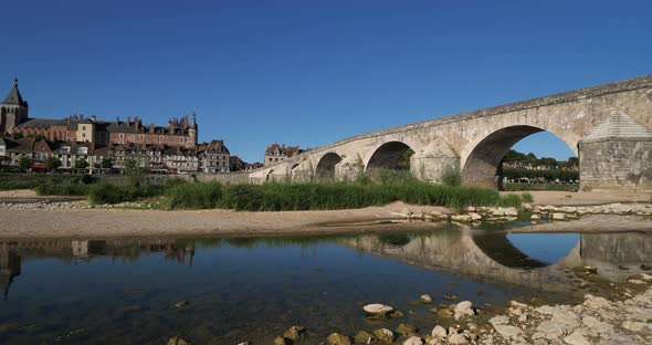 Gien, Loiret department, France. Low water level in the Loire river during a dryness season. alt