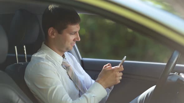 Entrepreneur Surfing Net on Phone in Car alt