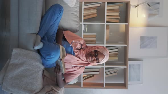 Intern Education Book Leisure Woman Nurse Sofa alt