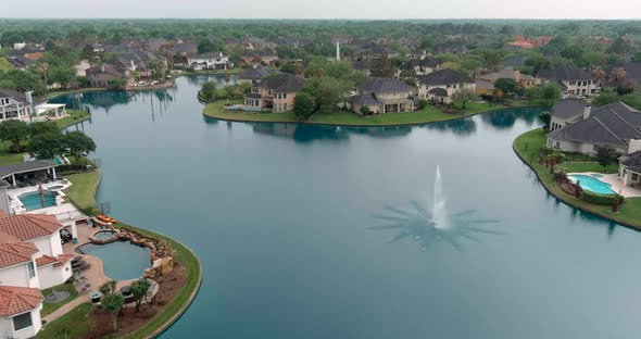 Aerial view of affluent homes in Houston, Texas alt