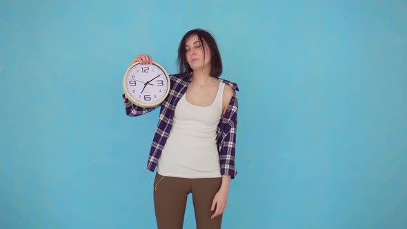 Portrait of Hand Looking at the Camera alt