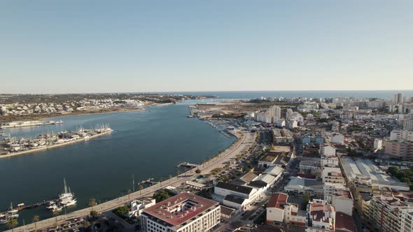 Ribeirinha promenade and Arade river mouth, Portimao, Algarve, Portugal alt
