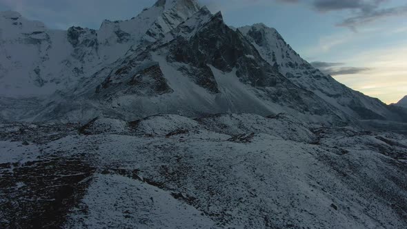 Ama Dablam Mountain at Sunset. Himalaya, Nepal. Aerial View alt