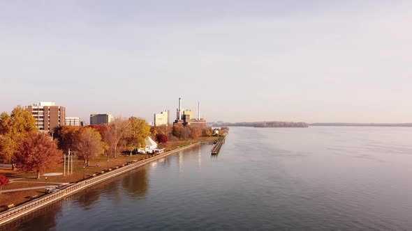 Flying Towards Shut Down Power Plant Station Of Wyandotte Michigan City In Detroit River, USA. - Aer alt
