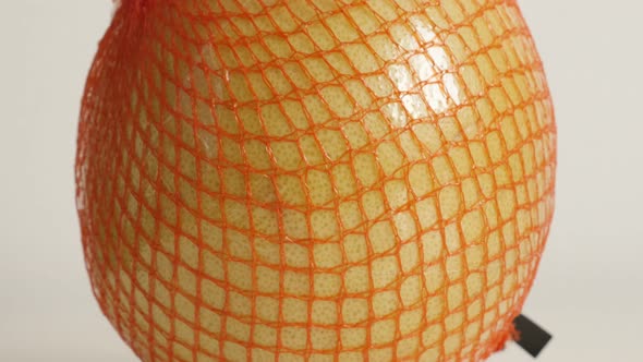 Tilting over Citrus maxima grandis on white background close-up 4K 2160p 30fps UltraHD tilting foota alt