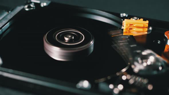 Hard Disk Drive Inside. Structure of HDD, Spinning Platter. Move Magnetic Head alt