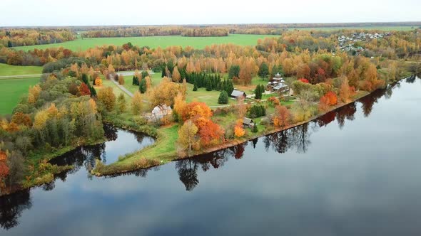 Golden Autumn In A Country Estate alt