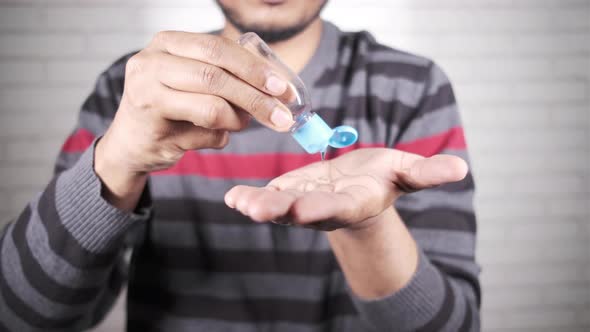 Using Sanitizer Liquid for Preventing Corona Virus alt