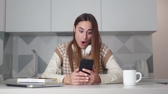 Happy Surprised Woman Says Wow Surprise Talking Answers Question Talks Emotionally Feels Wonder alt