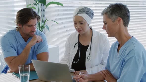 Medical professionals at work alt