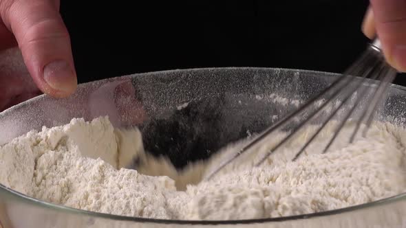 Preparing a dry flour mixture from flour alt