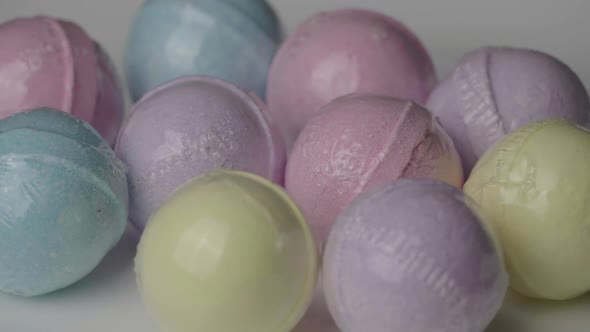 Bath Bombs in Different Colors Spin alt