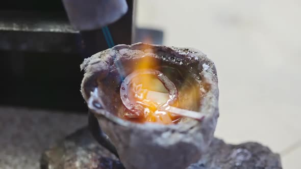 Melting Jewelry Pieces alt