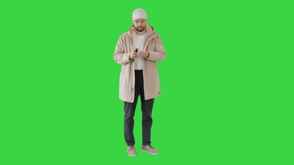 Young Man Using Skin Sanitizer To Protection Hisself From Virus on a Green Screen, Chroma Key alt