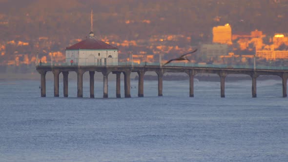The Manhattan Beach Pier at sunrise. alt